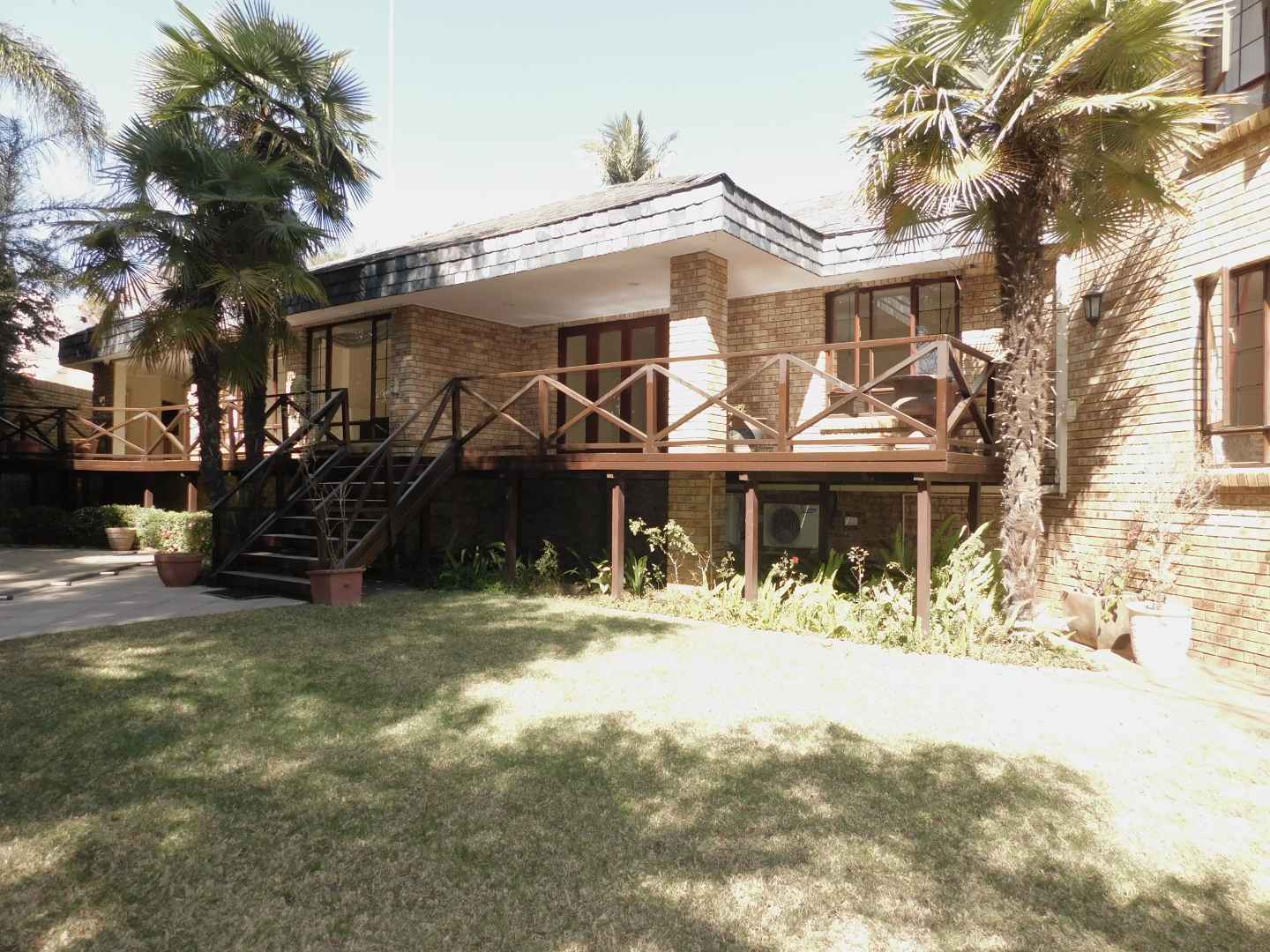 Bryanston Cluster To Rent Secure estate, pool, garden, maid's quarters