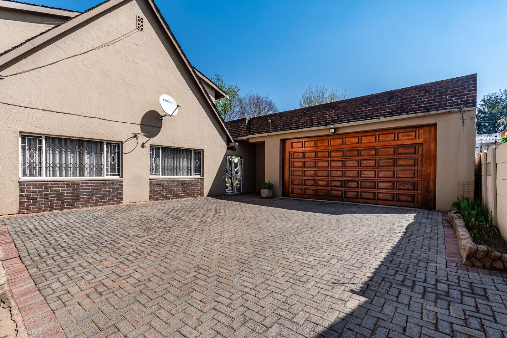 5 Bedroom House in Hazeldene, Germiston Sold for R 2,150,000 2060397