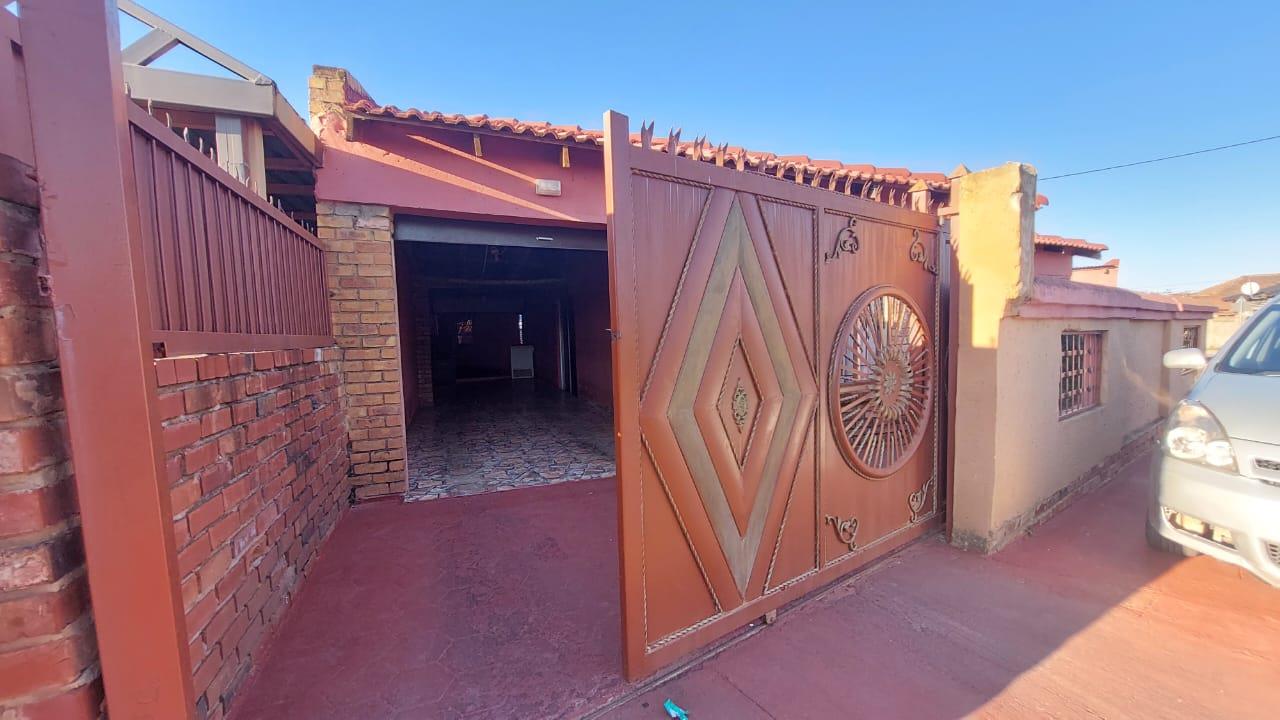 Charming House for Sale in Mamelodi East with Extra Potential