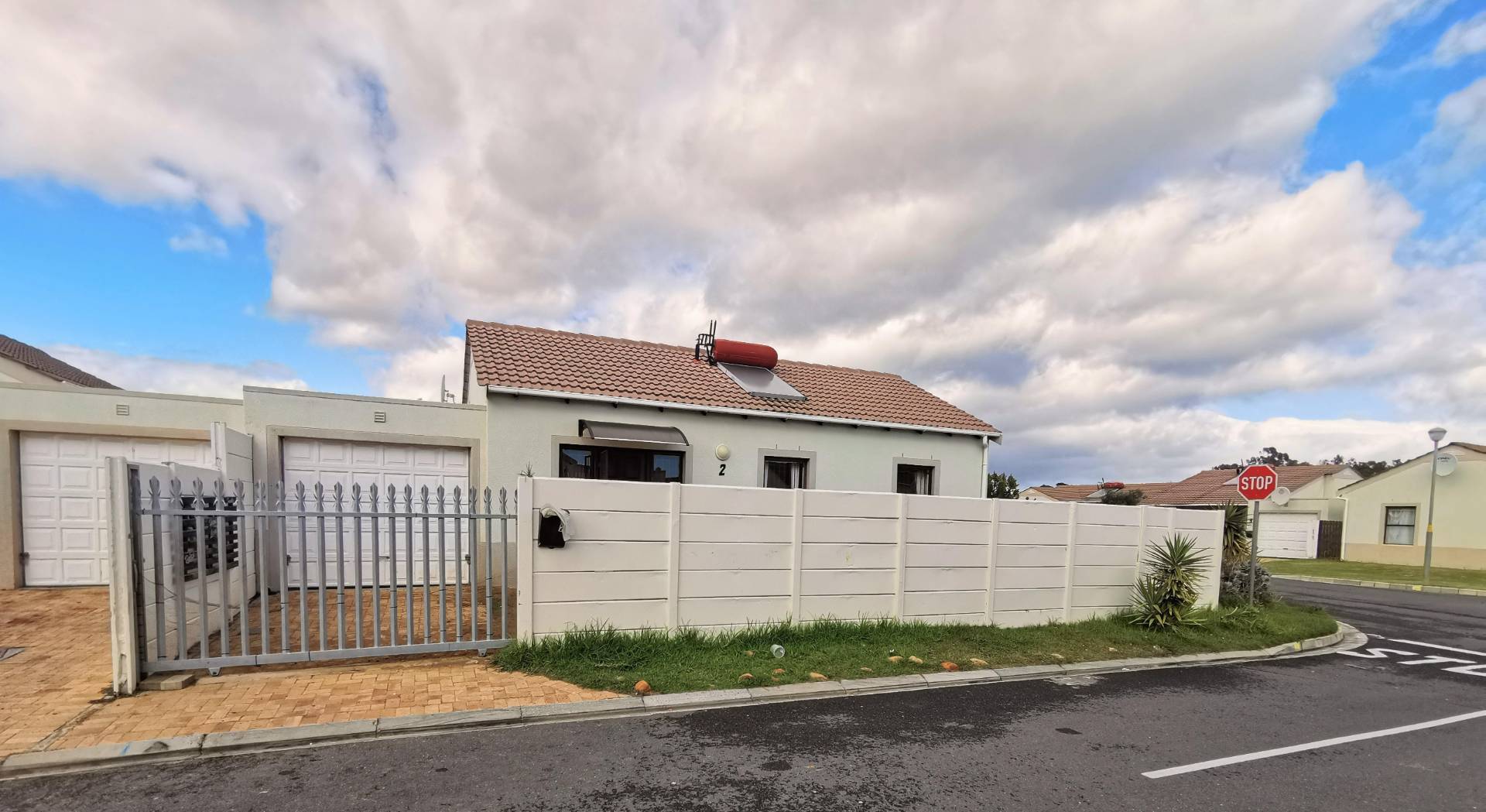 3 Bedroom House in Victoria Park, Somerset West Sold for R 1,499,990