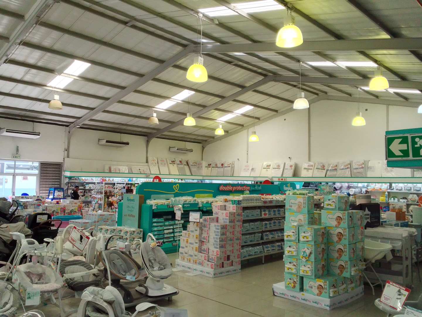 Retail space to rent in Retreat glass frontage, roller shutter access