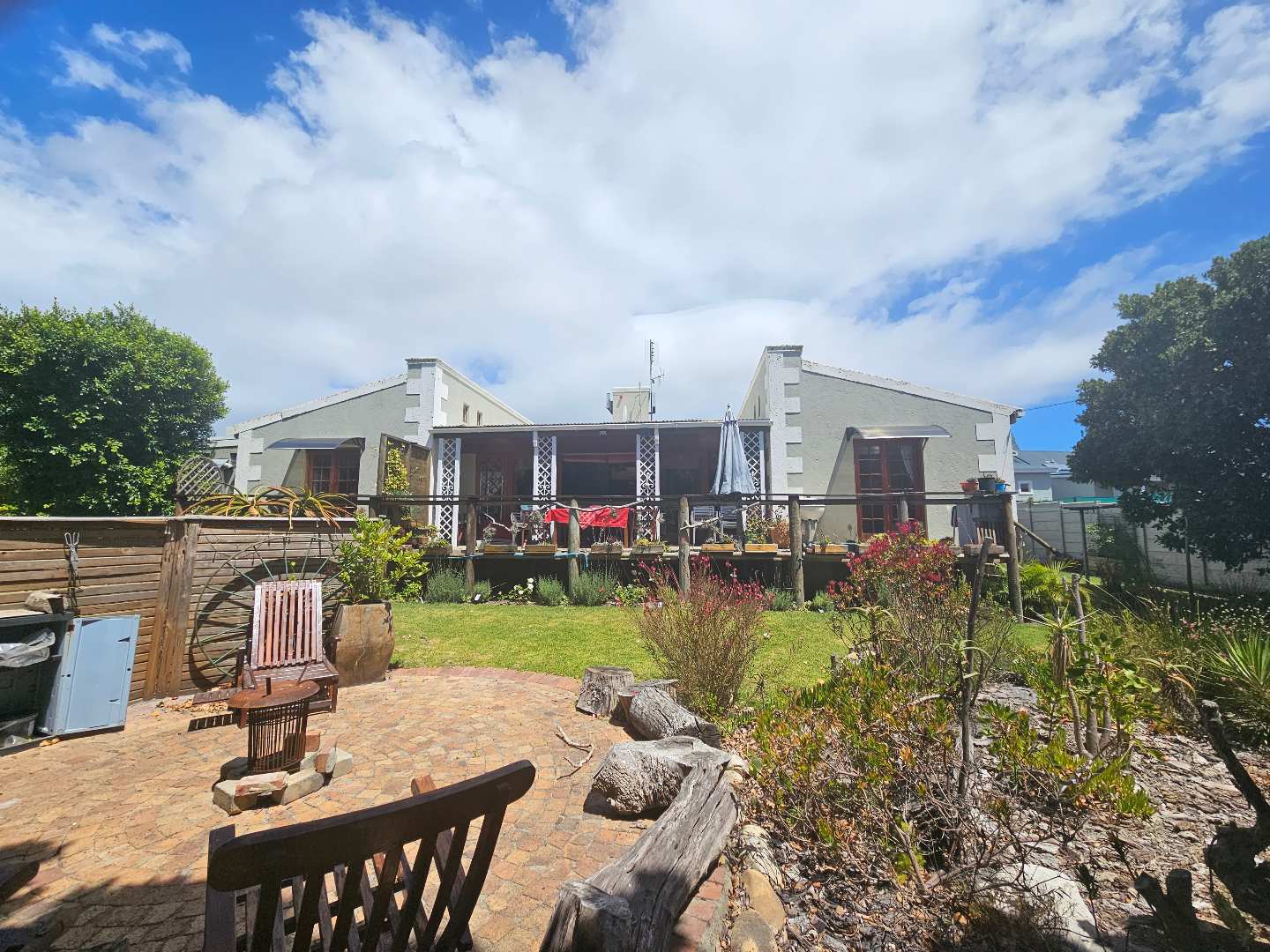Charming House For Sale, Pringle Bay Central Spacious, Secure, Pet