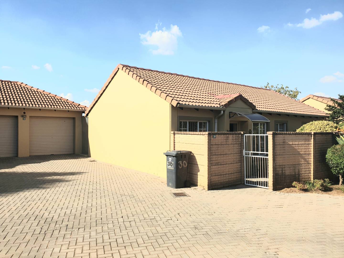 EXCLUSIVE MANDATE BY HOMESDOT PROPERTIES