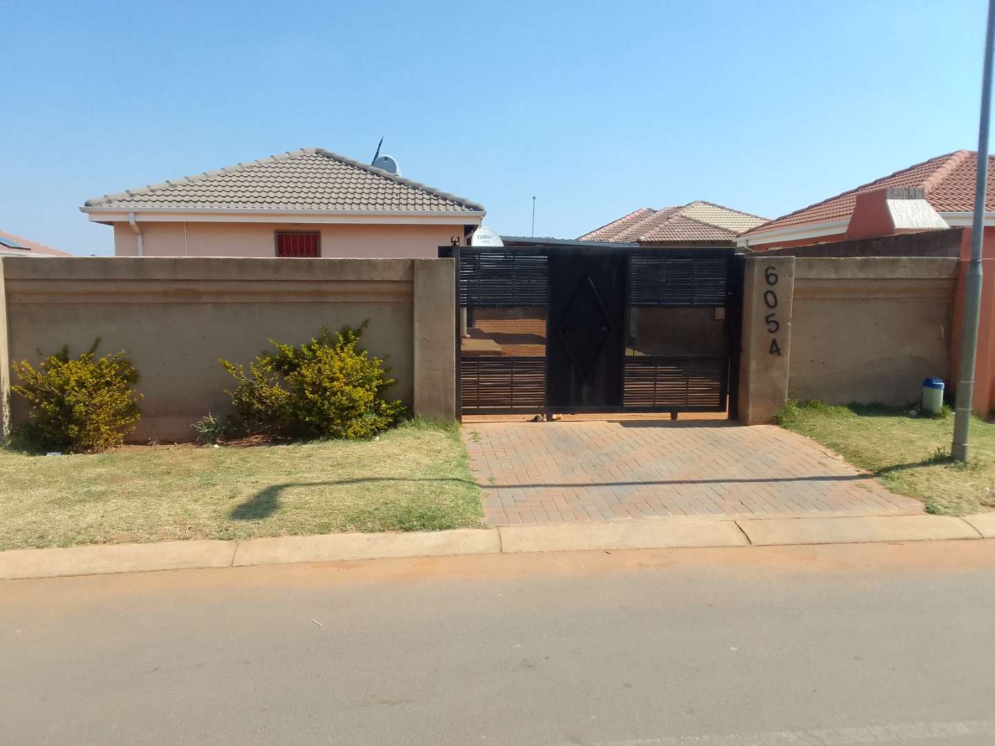 House For Sale In Crystal Park & Ext, Benoni, Gauteng for R 680,000