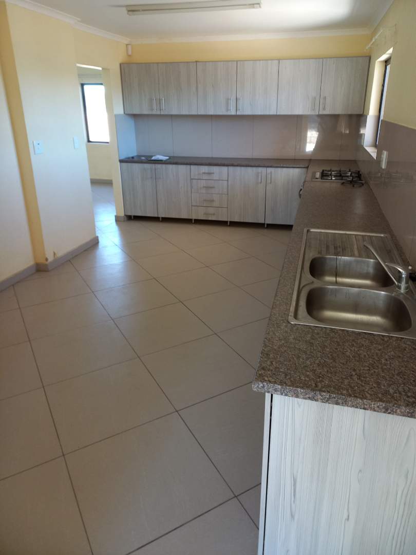 House For Sale in Otjiwarongo Central 4 Beds, Double Garage, Granny