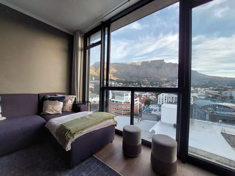 Furnished two bedroom apartment to let in Cape Town City Centre 
