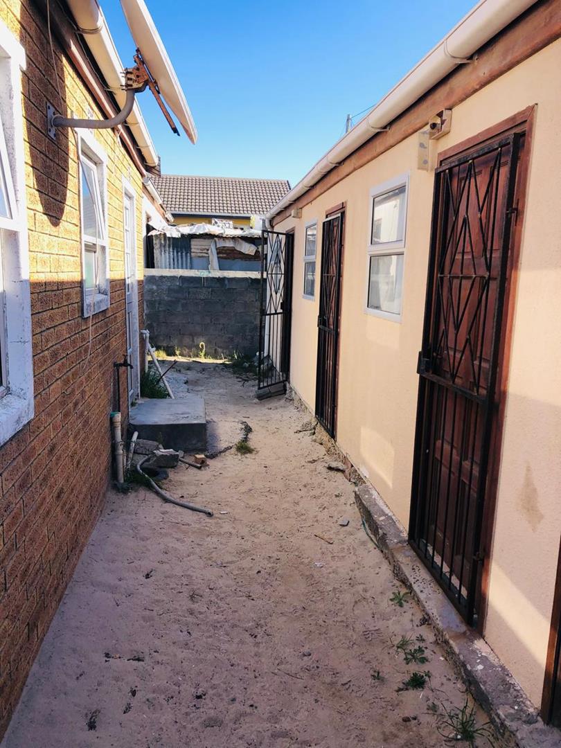 2 Bedroom House in Ilitha Park For Sale R760,000 2253339