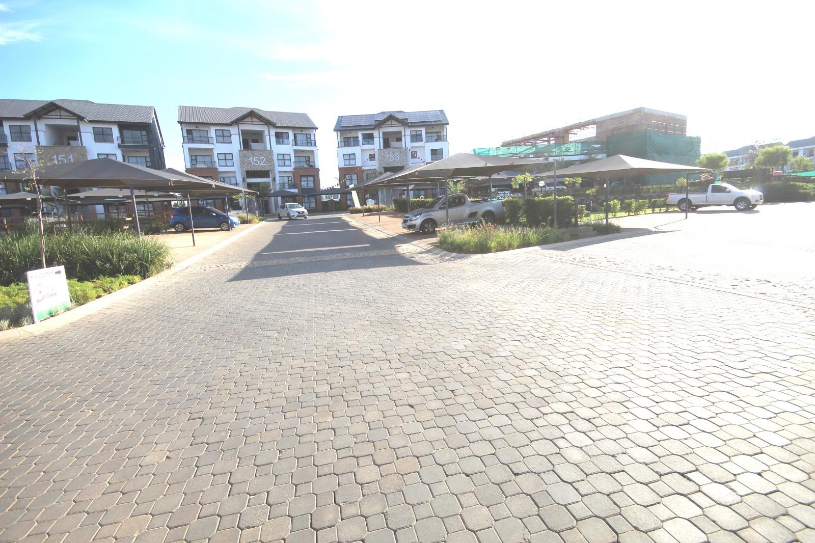 Modern 2Bed Apartment with Stunning Views in Willow Park Manor For