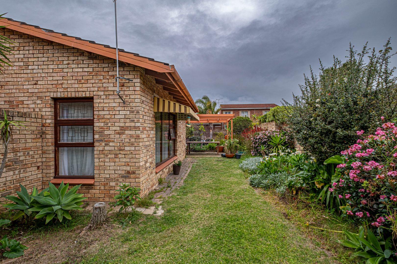 Stunning Three-Bedroom along Circular Drive