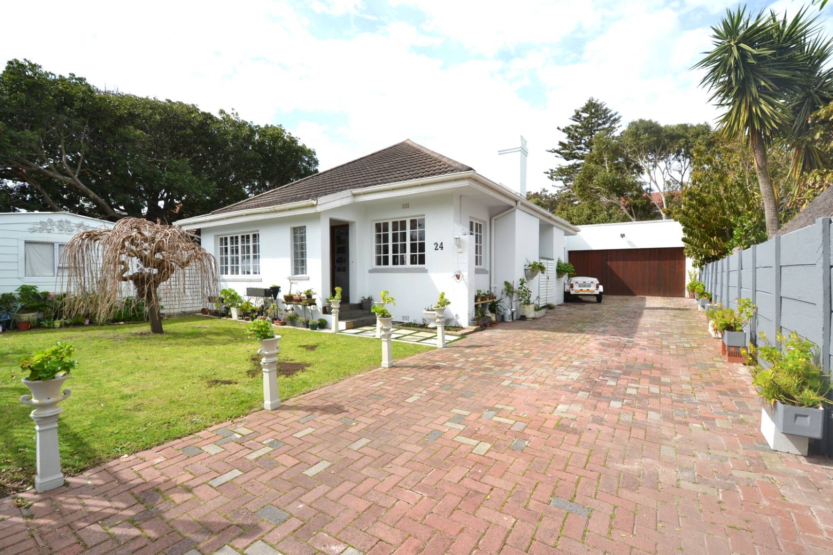 Spacious Family Home Leafy Plumstead