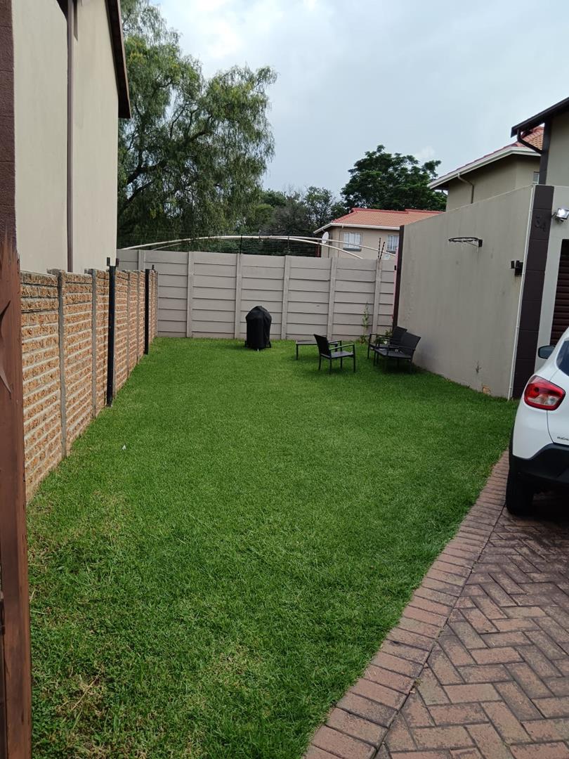 Secure PetFriendly 3 Bed House with Loft in Edenglen Available 1st