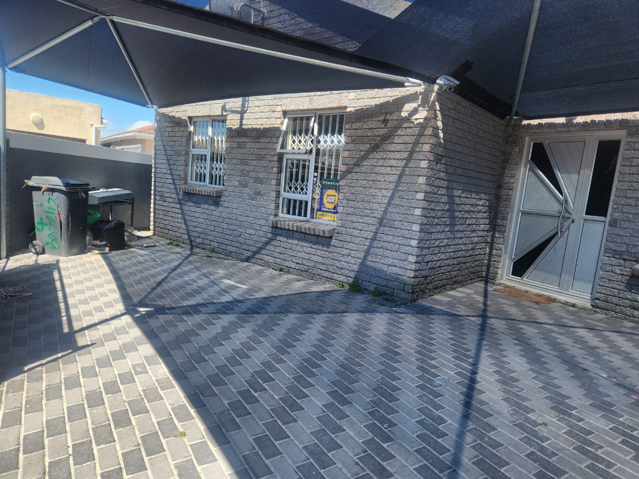 Montclair House For Sale Spacious lounge, large kitchen, entertaining