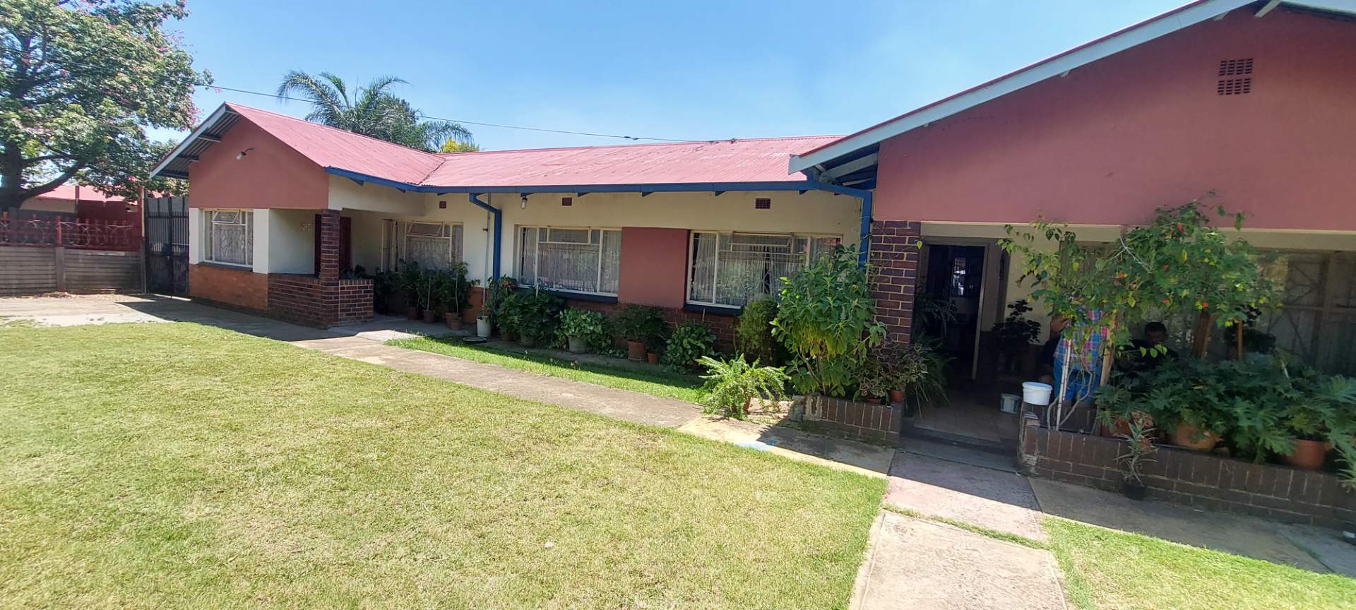 4 Bedroom House in Claremont, Pretoria For Sale for R 1,155,000 2215693