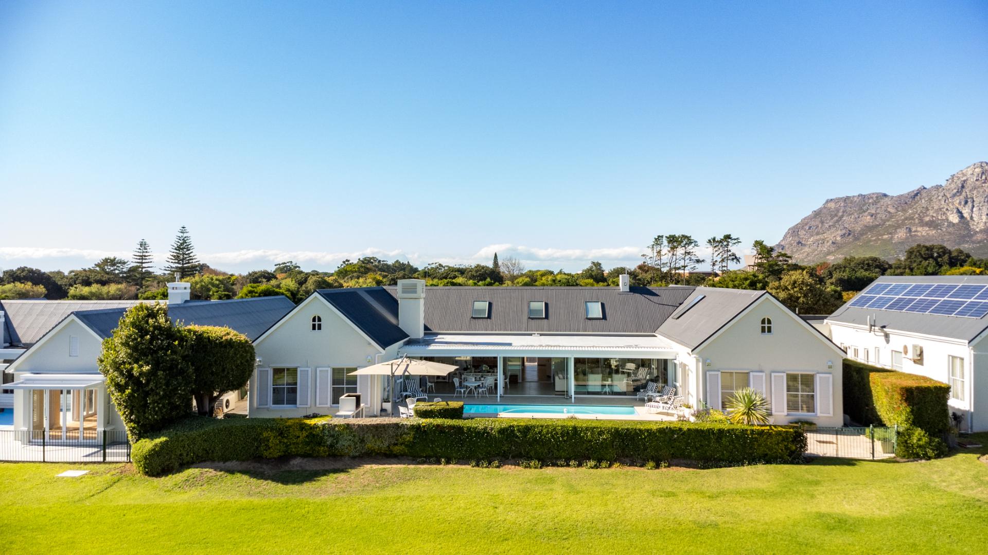 4 Bedroom House in Steenberg Golf Estate For Sale R32,000,000 2238463