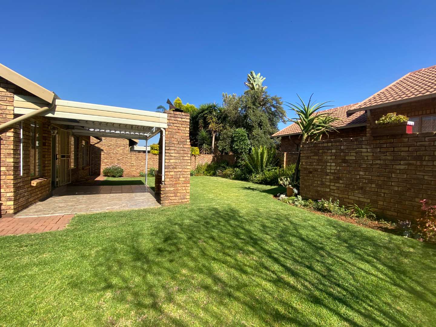 2 Bedroom Townhouse For Sale in Pierre Van Ryneveld 2081112 MyProperty