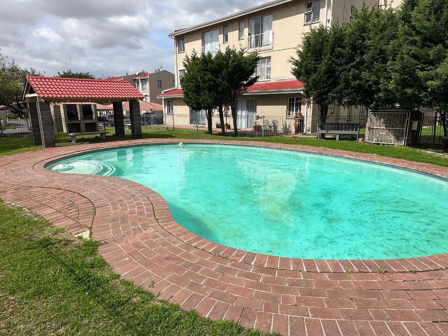 2 Bedroom Apartment in Oak Glen, Bellville Sold for R 699,000 2109197