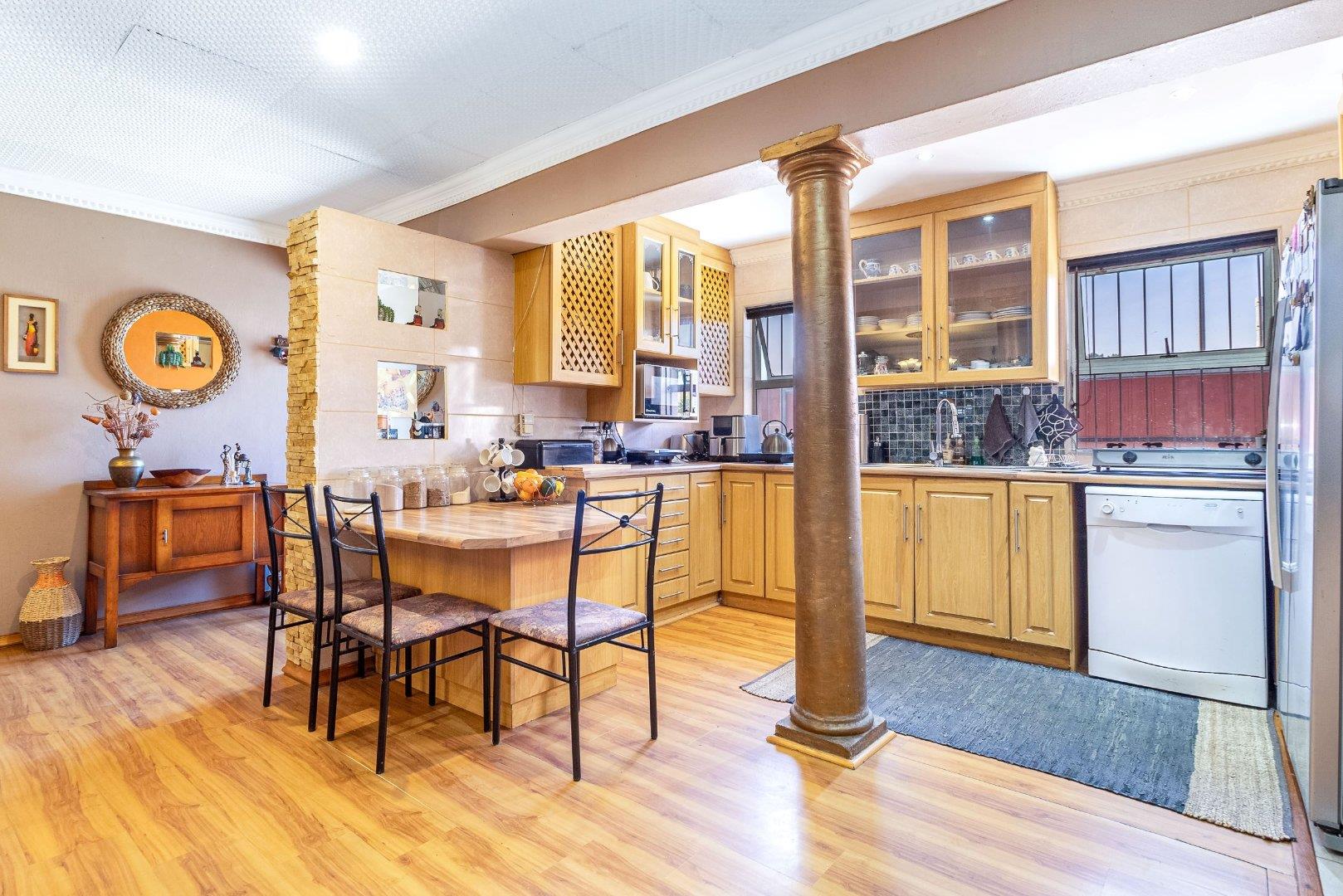 Soneike House For Sale Spacious family home with braai room, double