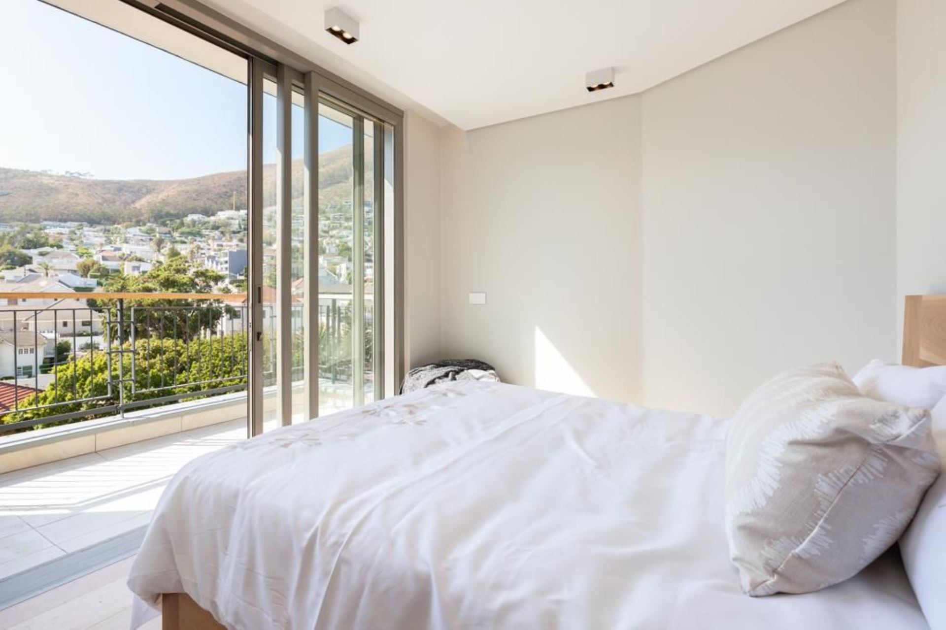 Sea Point Penthouse For Sale in SEA POINT, CAPE TOWN was listed for