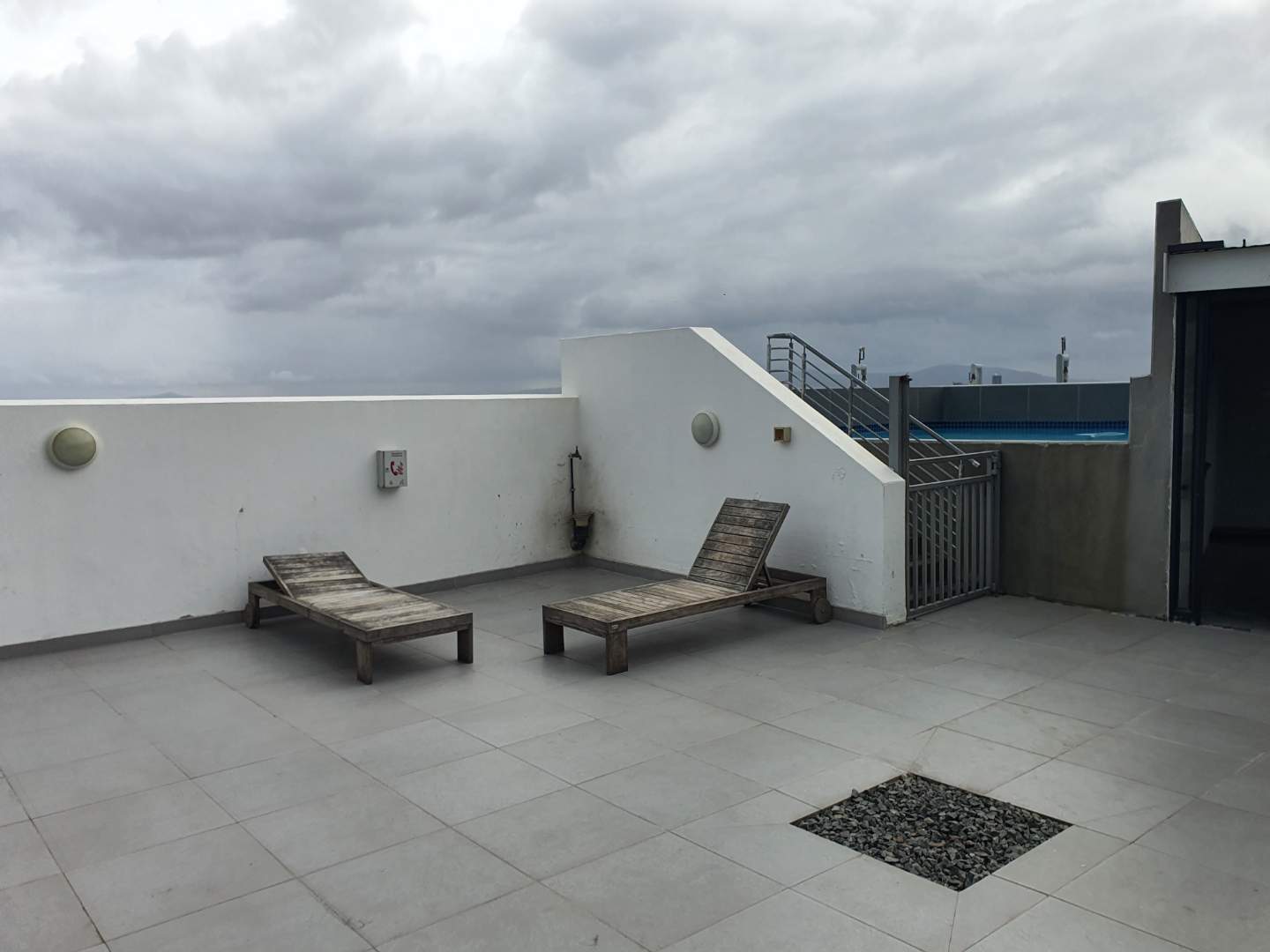 To Rent Apartment in Observatory with gym, pool, parking, and security