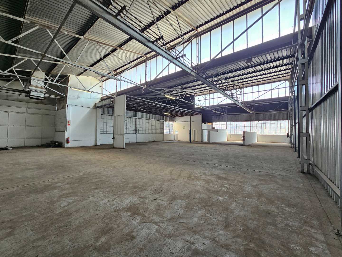 Isando Industrial Warehouse To Rent 1,410sqm, 3phase power, office