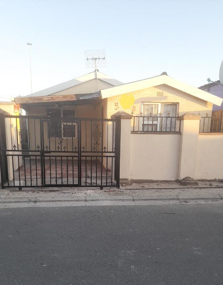 House For Sale in Nonqubela