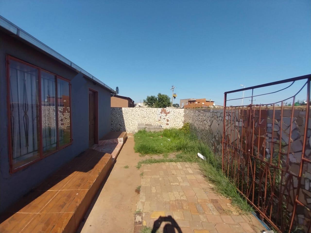 2 Bedroom House in Ivory Park, Midrand For Sale for R 560,000 2216264