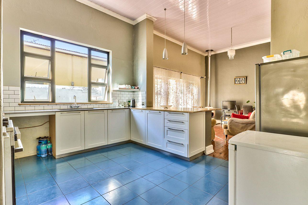 Woodstock House For Sale in Woodstock, Cape Town was listed for R2