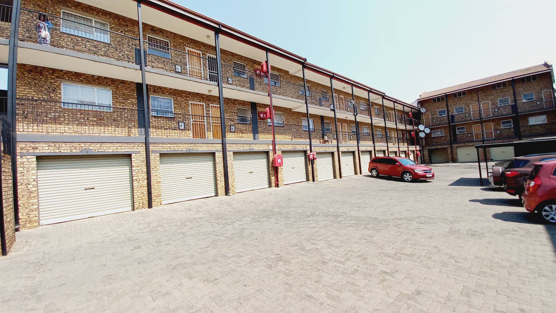 Modern 2Bed Apartment in Kempton Park Central For Sale Stylish