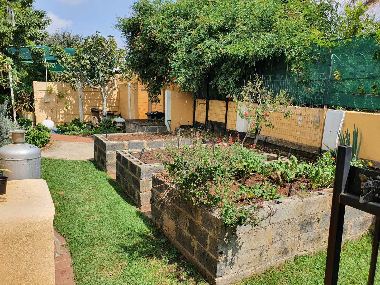 Spacious 4Bedroom House For Sale on The Hill with Modern Features