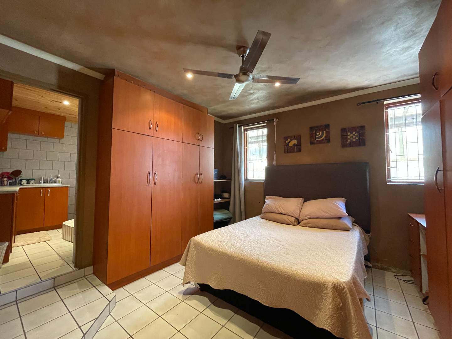 3 Bedroom House in Pelican Park, Cape Town Sold for R 1,495,000 2100267