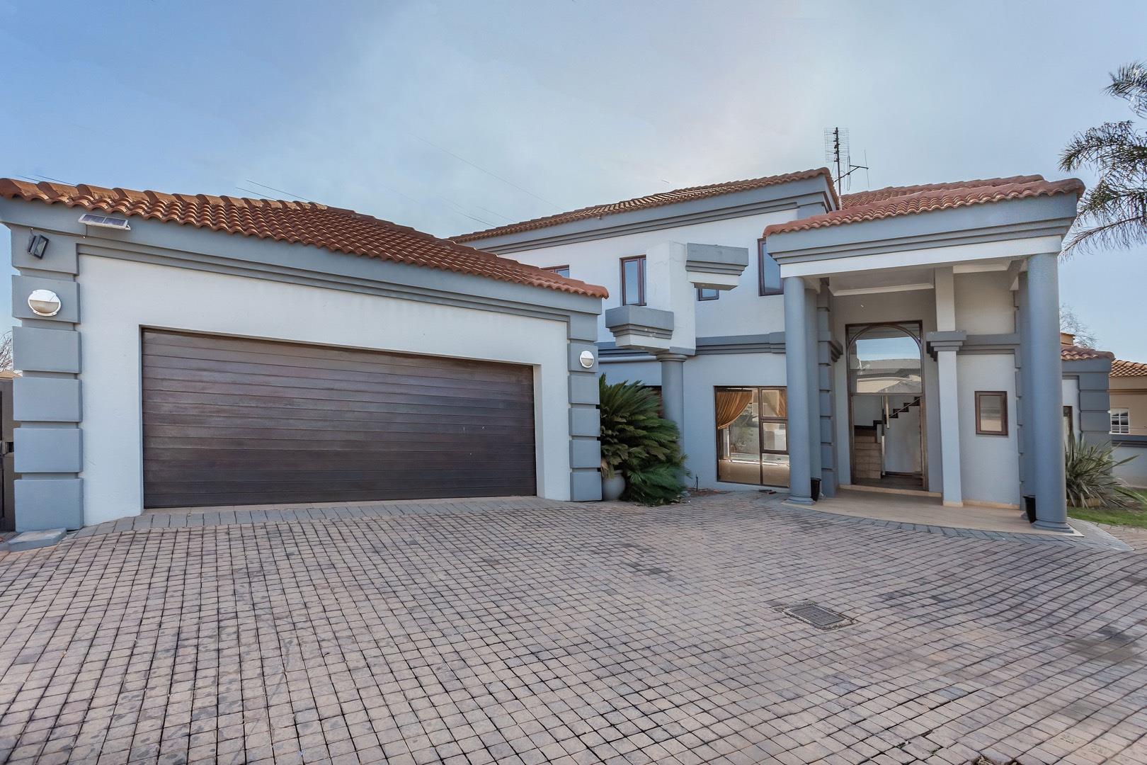 Renovator's Dream House for Sale in Irene Farm Villages 2057531