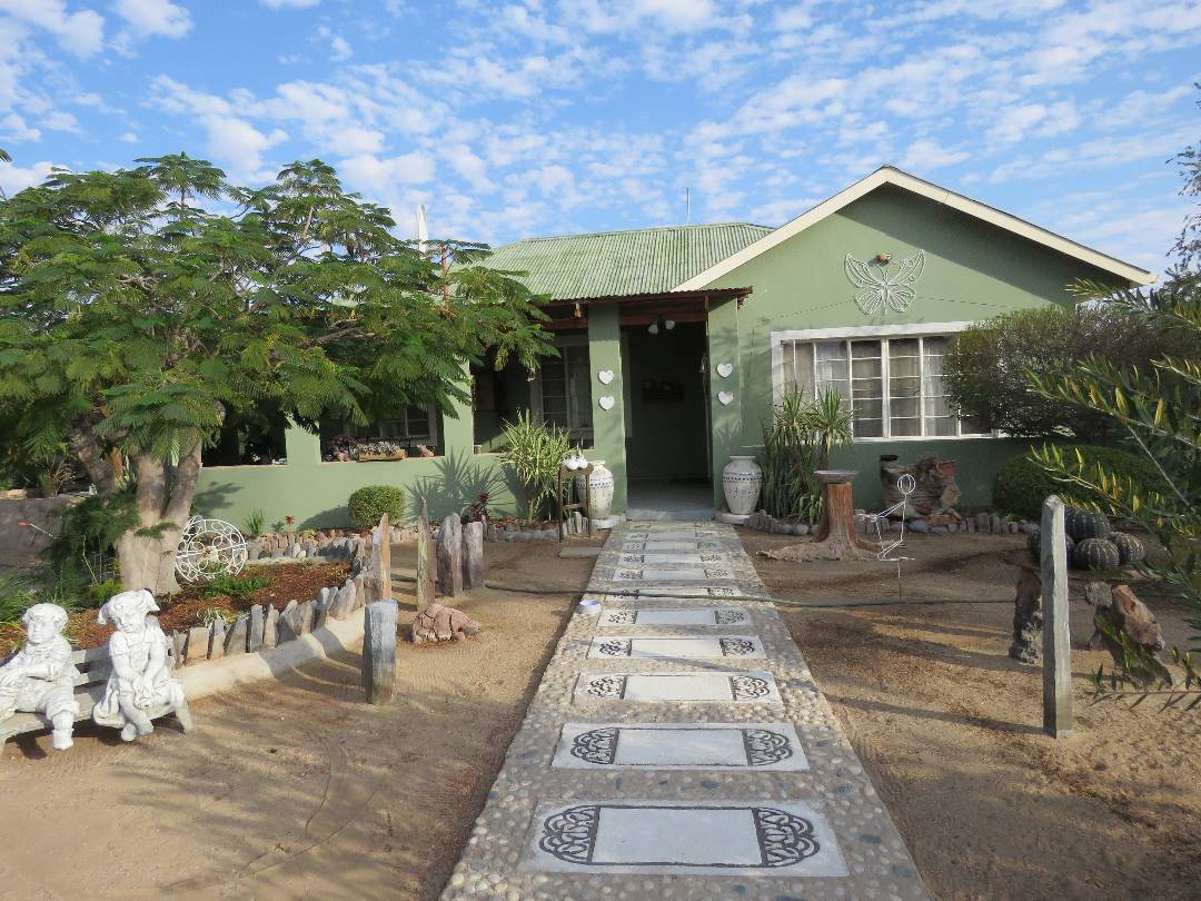 Rare Find Spacious 3Bedroom House for Sale in Uis Central 2150609