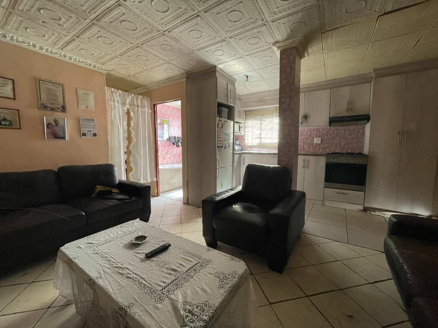 Charming House for Sale in The Hague with Spacious Lounge and Garage