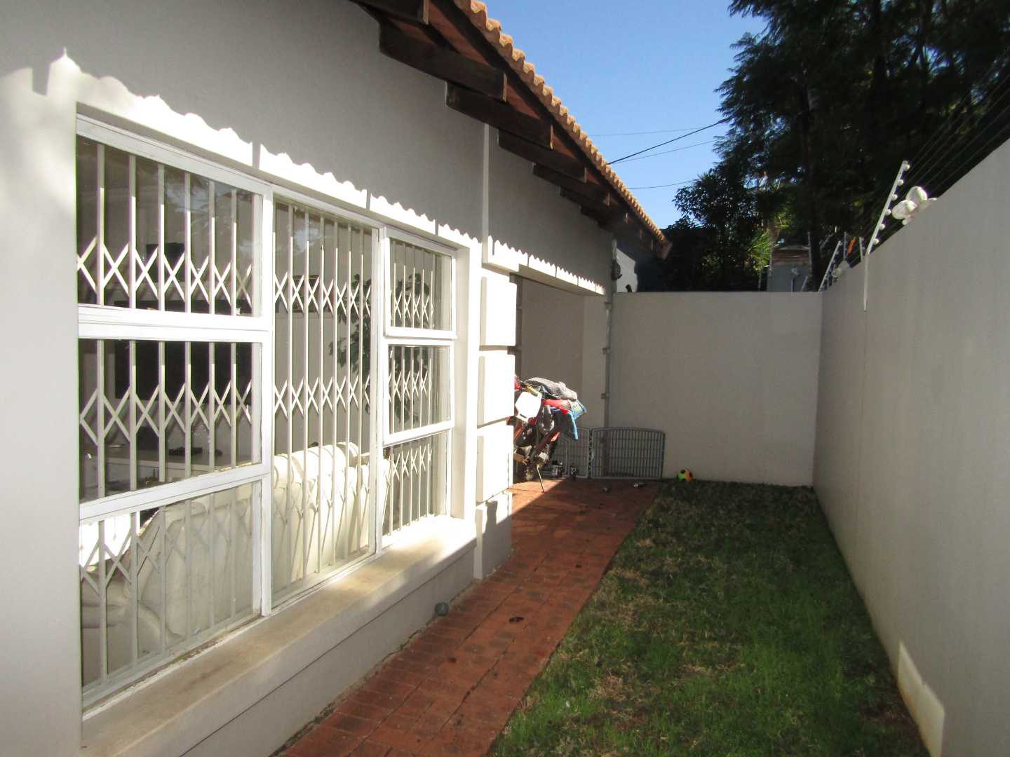 Modern Townhouse For Sale in Fairmount, No Levies, Double Garage