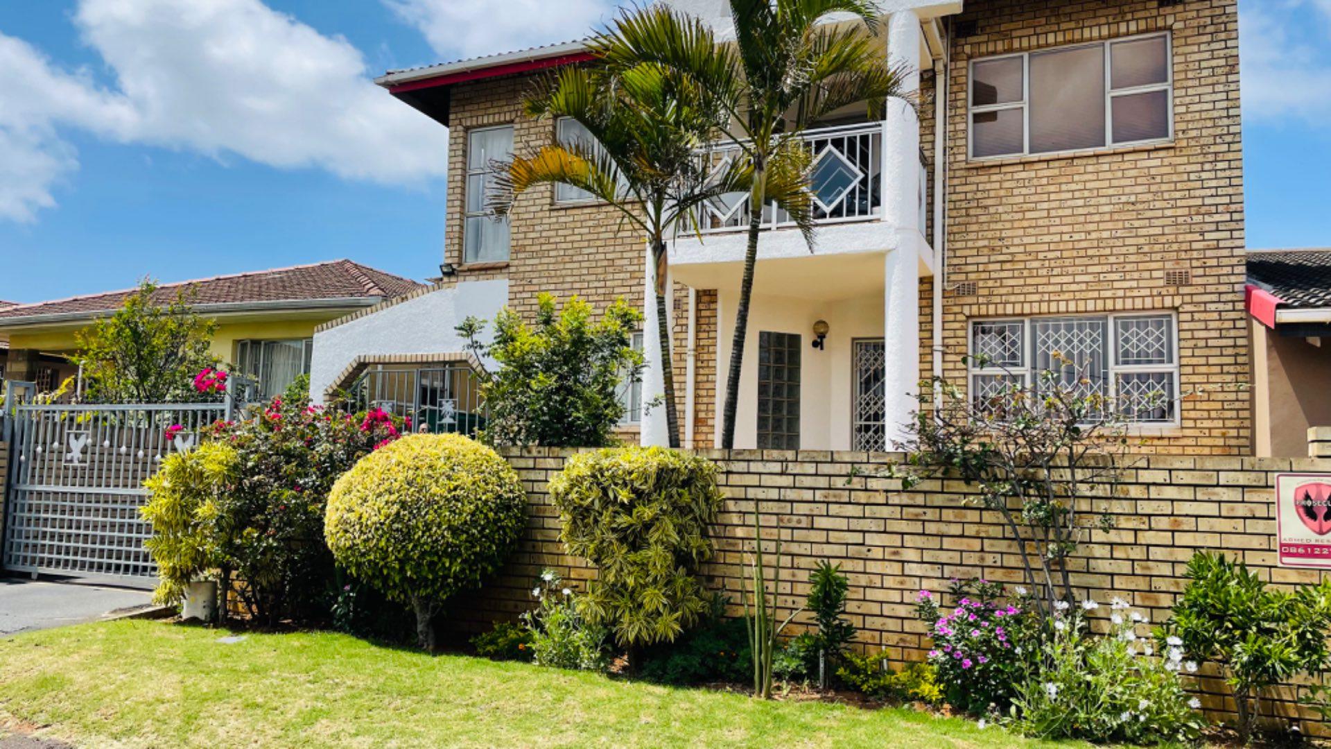 6 Bedroom House in Merebank, Durban For Sale for R 1,750,000 2197089