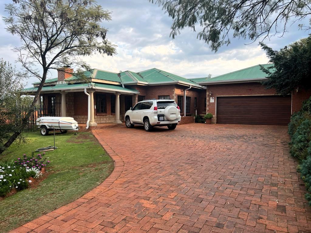 4 Bedroom House in Zwavelpoort For Sale R3,600,000 2171303