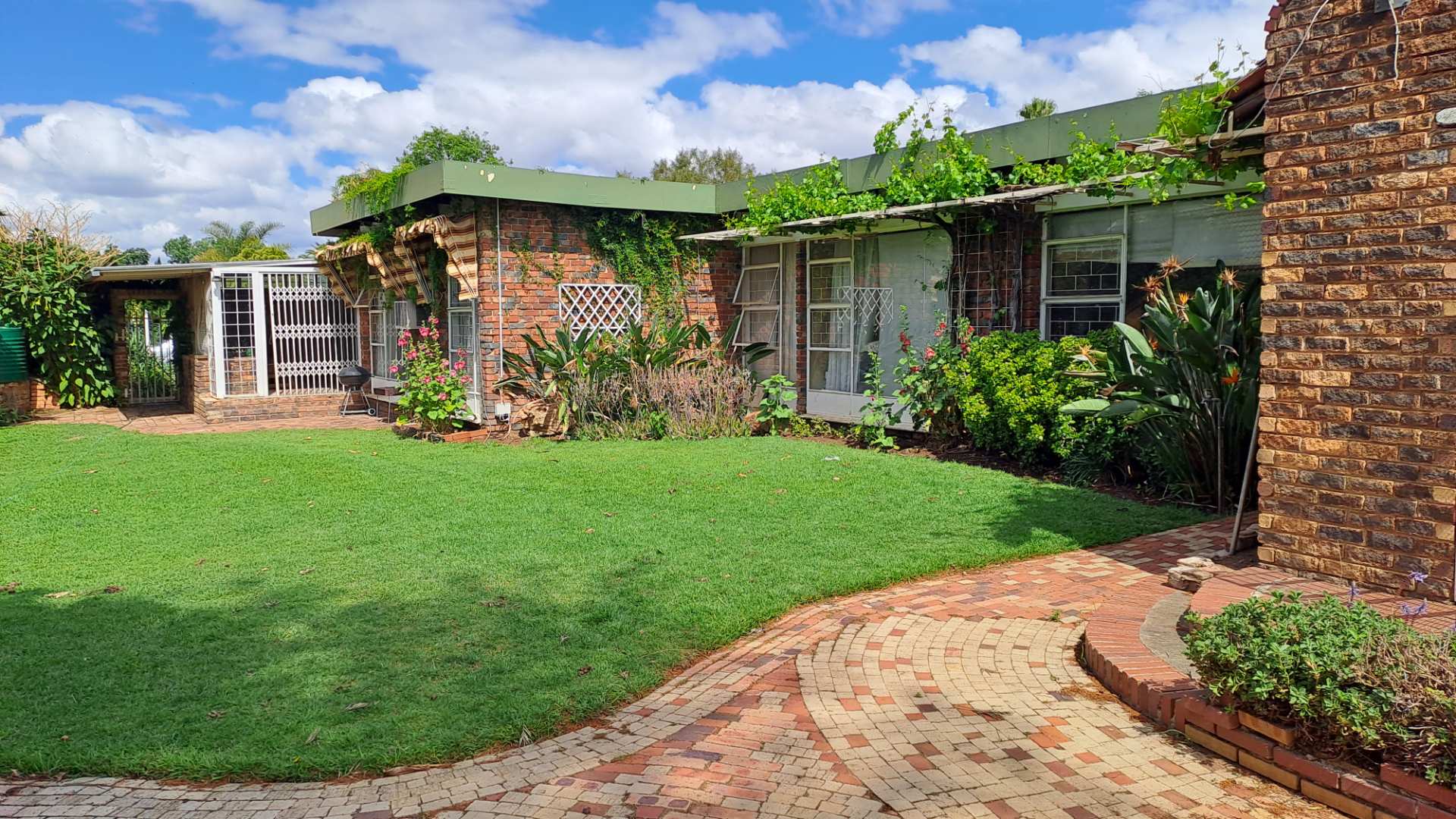 Entertainer's Dream House for Sale in Fichardt Park 2198165 MyProperty