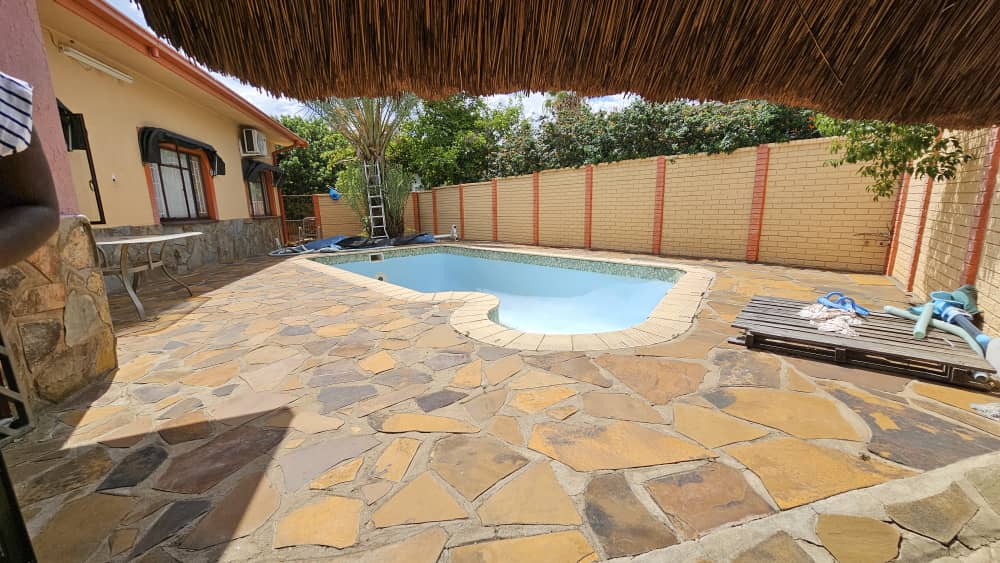 Charming 3Bed House with Pool, Garage & Bachelor Flats in Old Academia