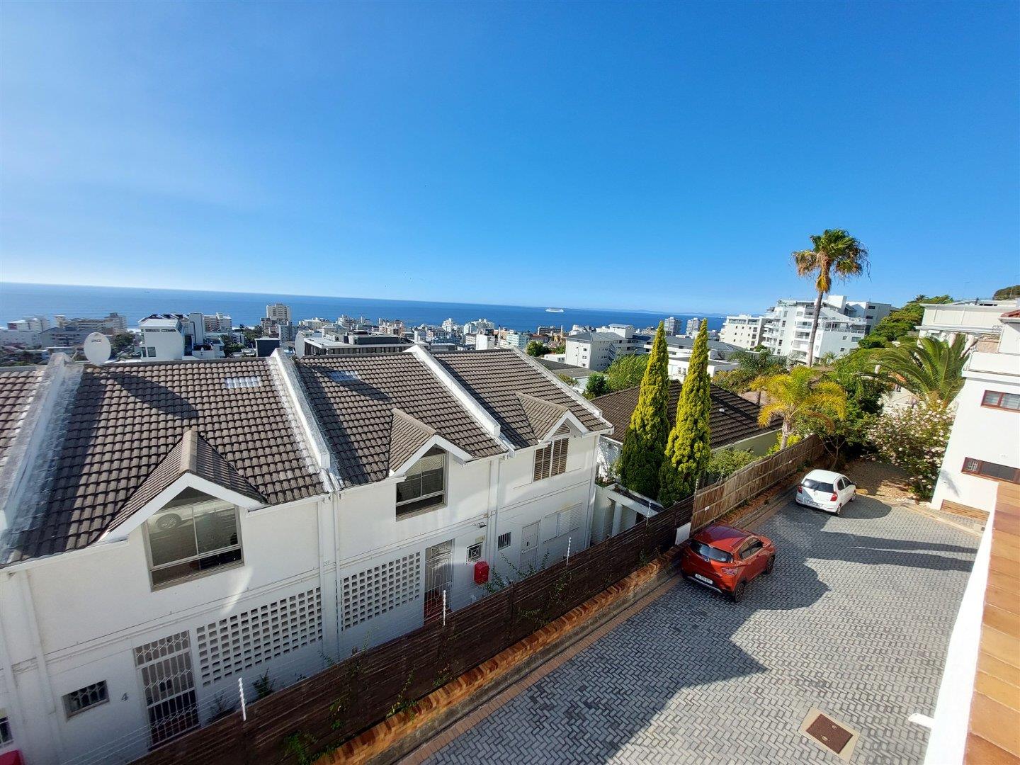 Weekly rental in Sea Point (minimum stay of 5 days)