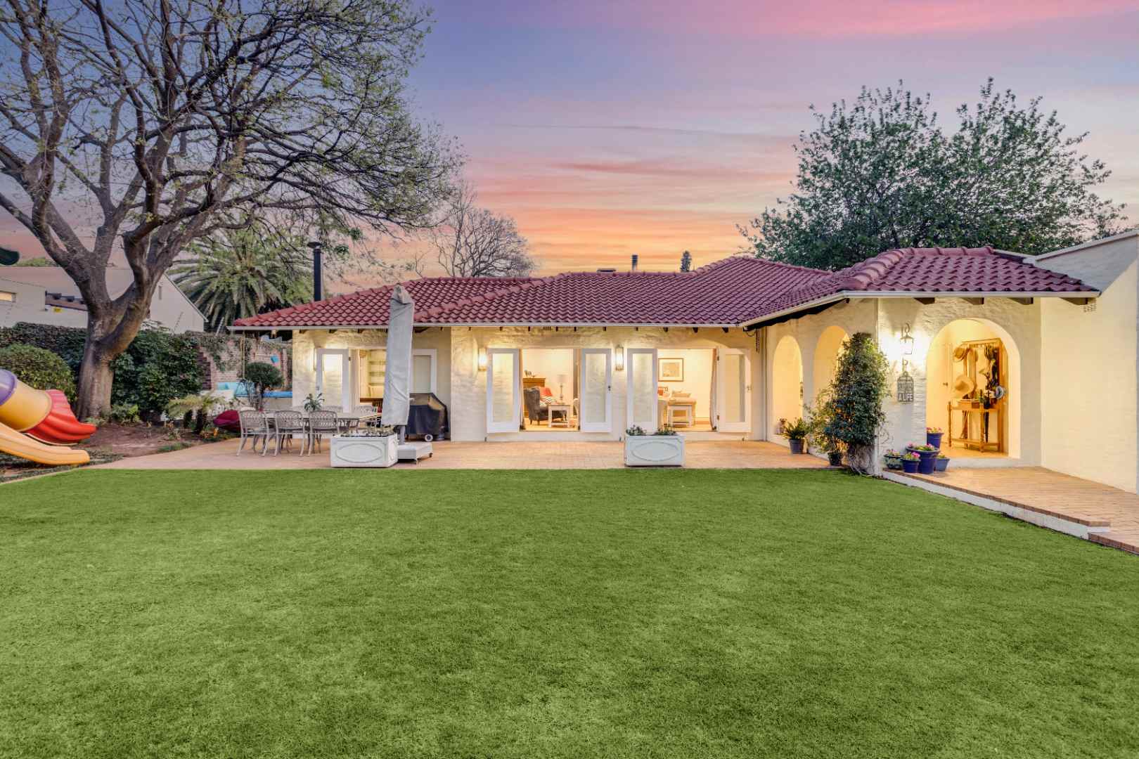 Charming Parktown North Home with Unique Features, Pool, and Jacuzzi