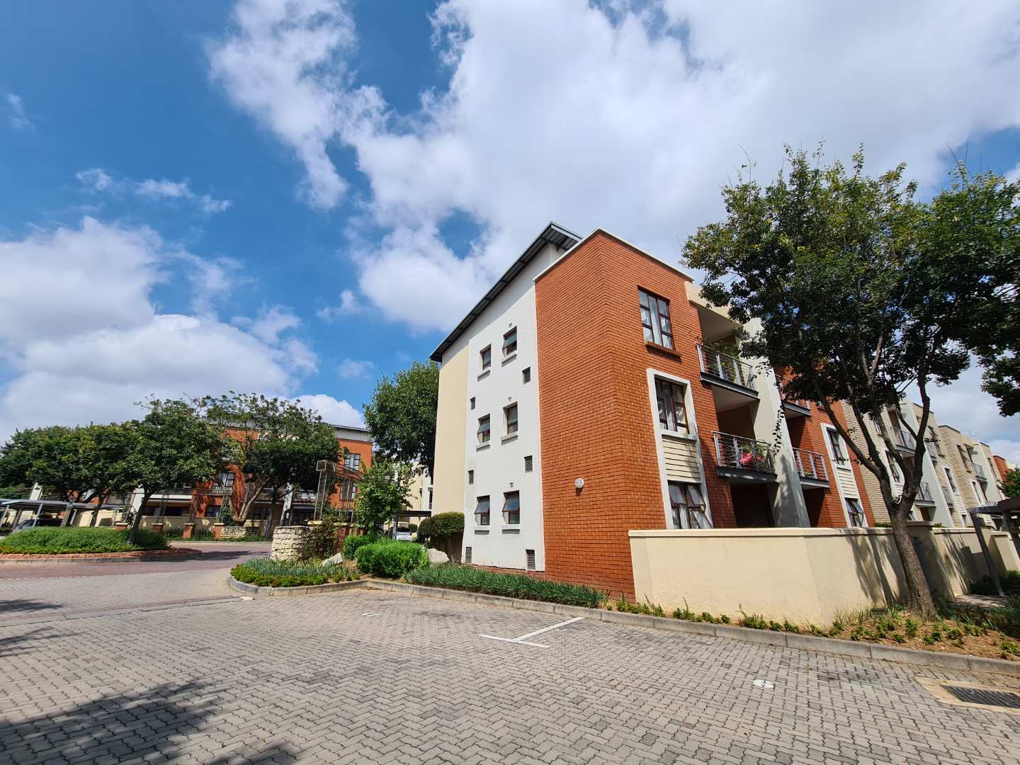 Ferndale, Randburg properties and houses to rent 1 to 30 of 140