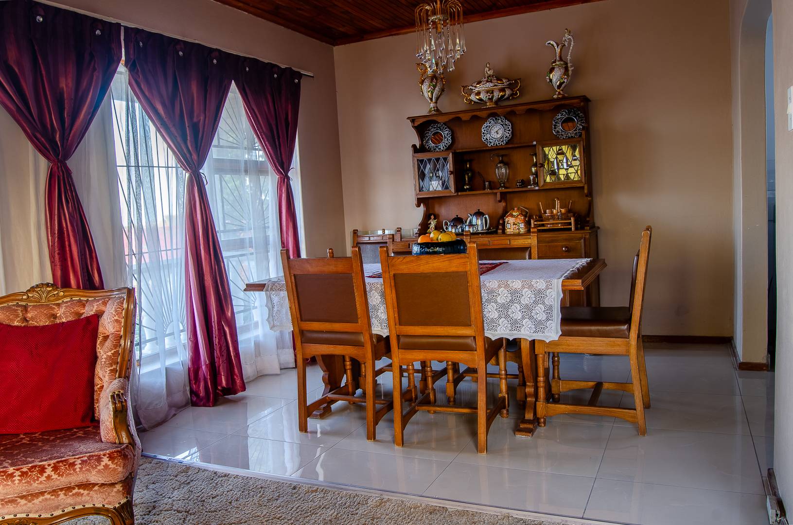 For Sale Hillside House with 3 bedrooms, flatlet, double garage, and