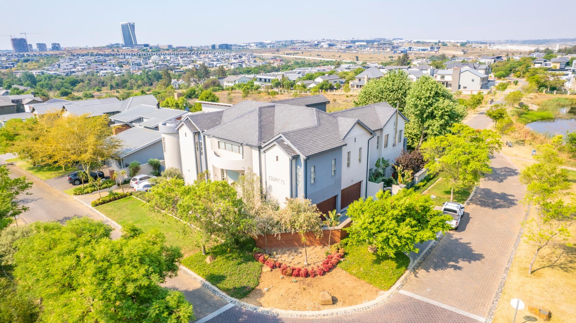 Luxury House For Sale in Waterfall Country Estate, Ultimate Elegance