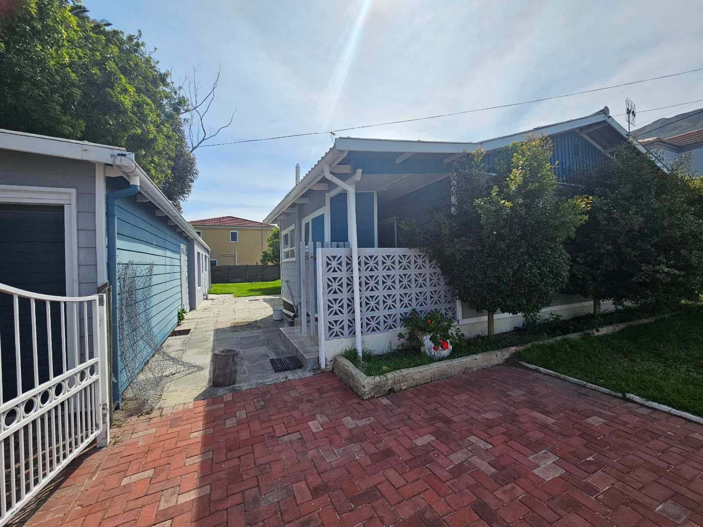 To Rent House in Onrus River with 3 Bedrooms, Flatlet, and Garden