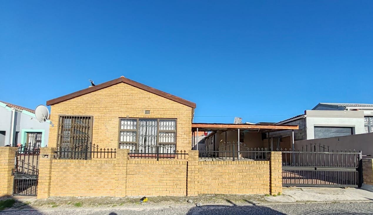 5 Bedroom House in Ilitha Park For Sale R990,000 2264281
