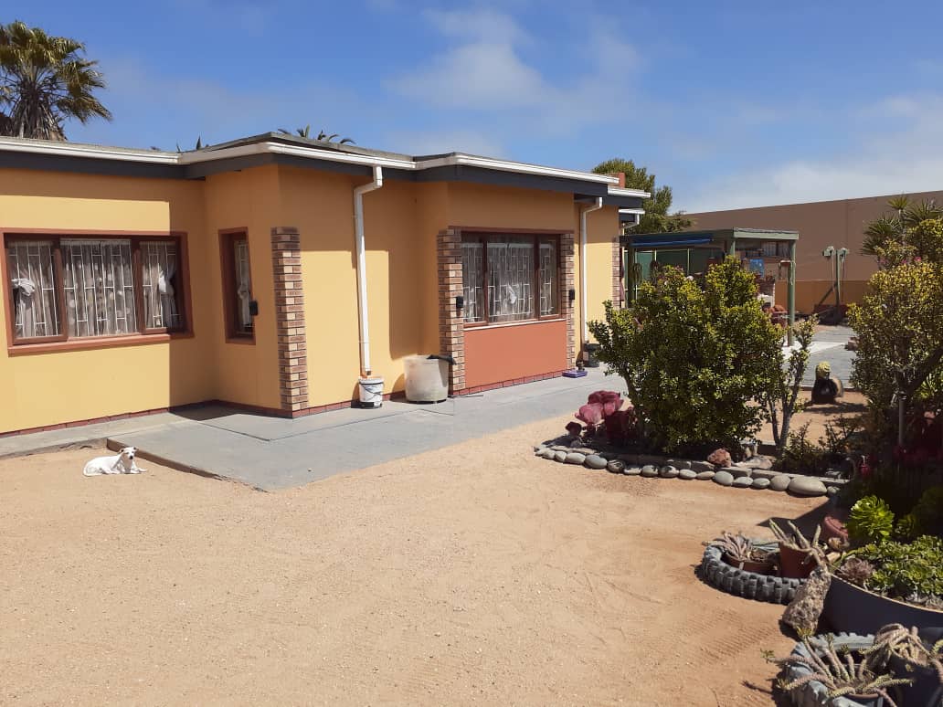 CENTRAL HENTIES BAY HOUSE FOR SALE SPACIOUS YARD & QUALITY FINISHES