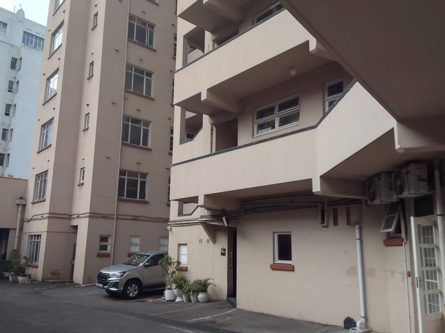 Lovely 1.5 bedroom apartment for sale in Durban Central!