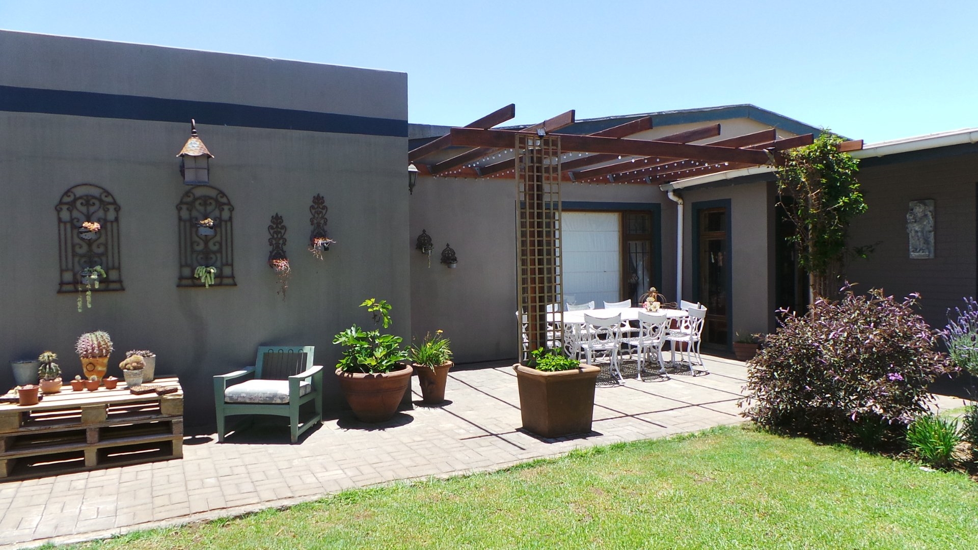 6 Bedroom House in Walvis Bay Central For Sale N3,150,000 1917775