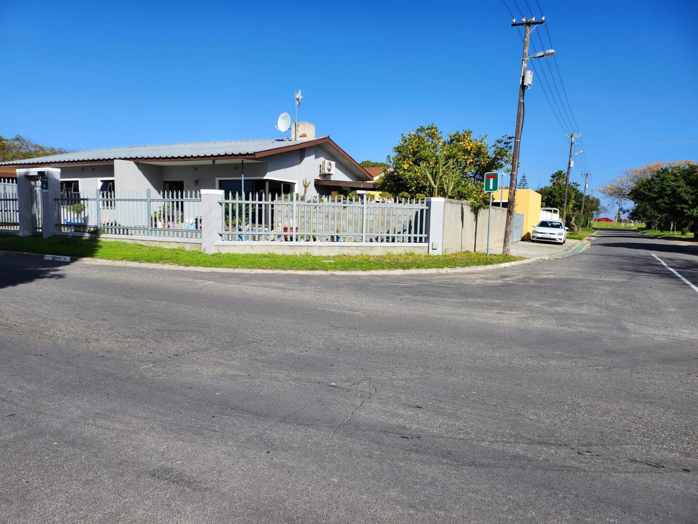 Peerless Park East Property property and houses for sale in Peerless