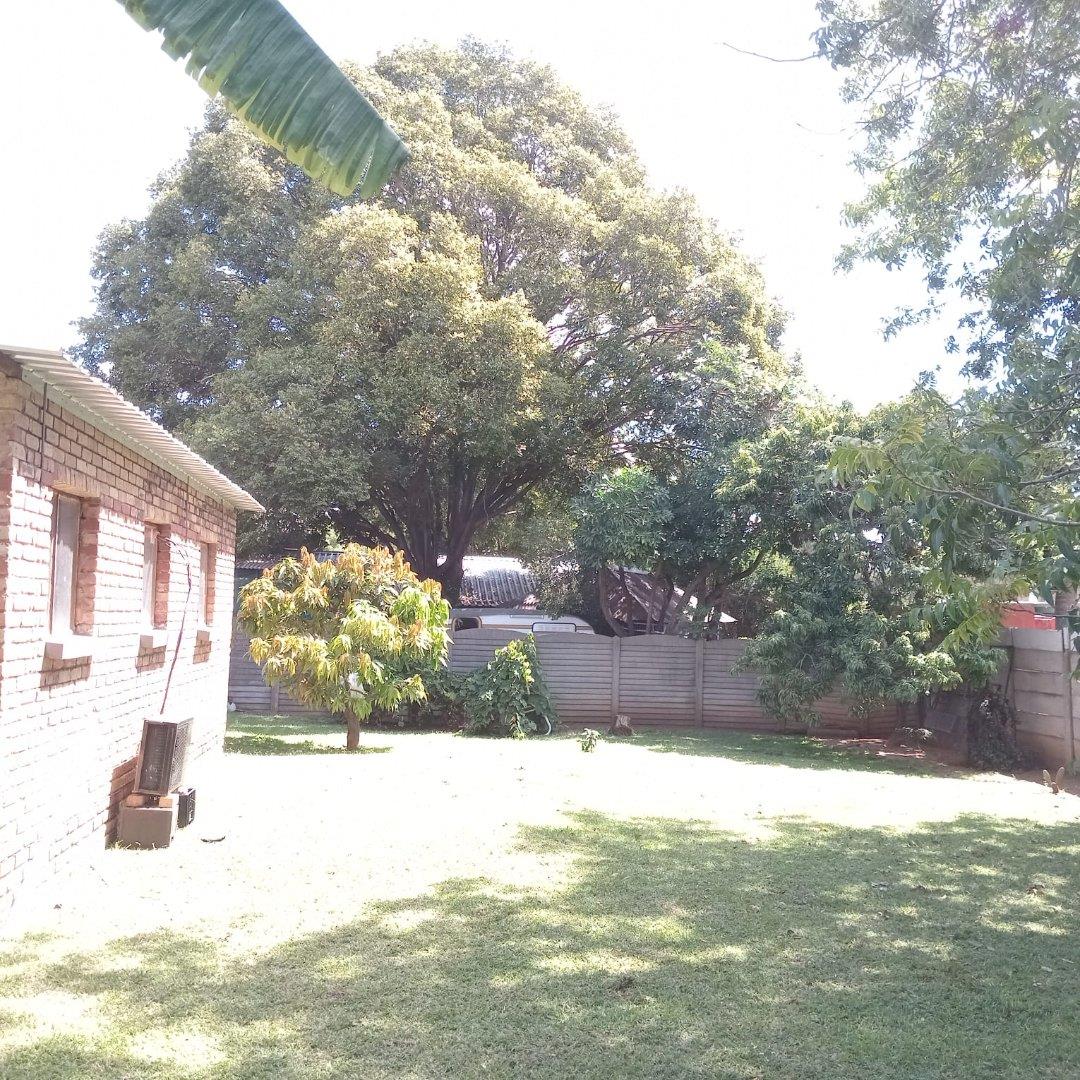 For Sale East Lynne House with 4 Bachelor Flats & Strong Rental